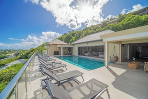 One large heated pool on the main level. Second pool on the lower level, next to bedroom 5. Deckchairs . Magnificent view on the bay of Marigot.