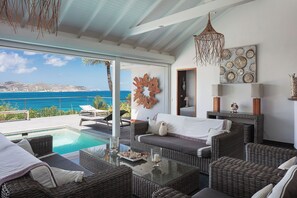 HD-TV with Satellite Channel, bluetooth speaker, telephone, fan. An inside dining room with wooden table for 6 people. Outdoor dining table on the terrace, or at the gazebo, for 4 people. 