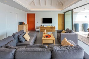 Air-conditioning, HD-TV, Dish Network, iPod base, telephone, WIFI.  