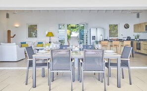 Fully equipped, gas cooker, blender, microwave, dishwasher, Nespresso coffee machine, ice machine, citrus juicer, toaster. Outdoor dining table for 6 guests. 