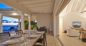 Fully equipped, gas cooker, blender, microwave, dishwasher, Nespresso coffee machine, ice machine, citrus juicer, toaster. Outdoor dining table for 6 guests.