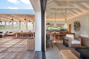 Bright and airy with extra large sofas, HD-TV, Apple TV, french satellite, Sonos Sound System, Dish Network.