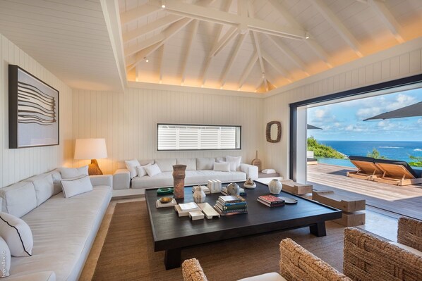 Bright and airy with extra large sofas, HD-TV, Apple TV, french satellite, Sonos Sound System, Dish Network.