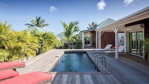 Terrace around the pool 2.5 x 6.5 m, deckchairs, covered terrace with sofas. Gas barbecue.