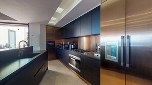Fully equipped. Electric oven, gas stove, microwave, refrigerator, mixer, centrifuge, freezer, dishwasher, Nespresso machine, blender, kettle, toaster, breakfast bar with stools. Indoor dining area in the great room. Large outdoor dining table on the cove