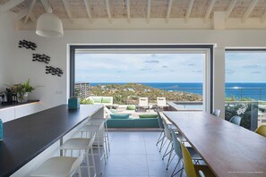 Ocean view kitchen, fully equipped with gas oven and stove, microwave, fridge and freezer, ice maker, wine cellar, Nespresso machine, toaster, dishwasher, ceiling fan, electric kettle, Sonos sound system. Outdoor gas barbecue. Indoor dining table for 10 g