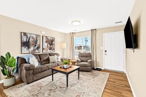 Spacious and welcoming living room – perfect for relaxation and quality time.