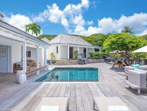 Heated pool, expansive terrace with several sun loungers. Nice outdoor lounge area on the terrace facing the view. Gas barbecue and outdoor shower.