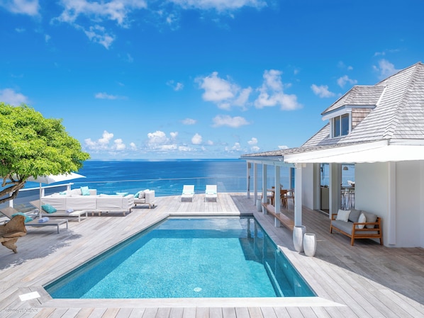 Heated pool, expansive terrace with several sun loungers. Nice outdoor lounge area on the terrace facing the view. Gas barbecue and outdoor shower.