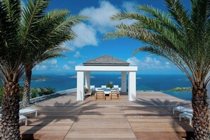 Panoramic views, large parking at the entrance of the property.