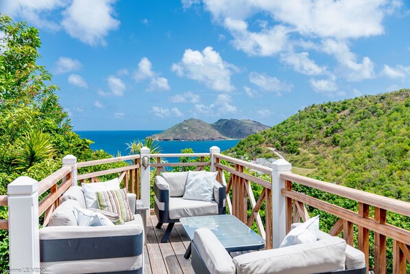Outdoor lounge on the covered terrace.