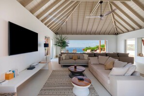 Air-conditioning, HD-TV with Apple TV, Dish Network, Canal Satellite, Sonos sound system, ceiling fan. Ocean view.