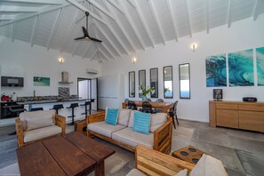 Air conditioning, ceiling fan, HD-TV, Dish Network.