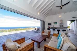 Air conditioning, ceiling fan, HD-TV, Dish Network. 