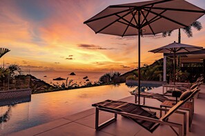 Breathtaking views over the sunsets from the villa.