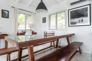 Fully equipped, gas cooker, blender, microwave, dishwasher, Nespresso coffee machine, ice machine, citrus juicer, toaster. Indoor dining table and outdoor table on the covered terrace. 