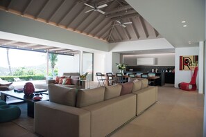 Expansive living area opening onto the terrace. HD-TV, Dish Network, Apple TV, ceiling fans.