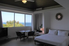 In an independant building. King size bed, air conditioning, safe, HD-TV, kitchenette. En-suite bathroom with a shower,  hairdryer, towels and beach towels.