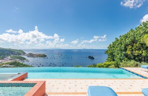 Heated pool 4.5 x 15 m, heated jacuzzi, terrace with deck chairs, outdoor lounge area. Gas barbecue. 