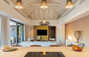 Fully equipped kitchen, oven, microwave, refrigerator with ice maker, dishwasher, blender, toaster, filter coffee maker and Nespresso machine, kettle, stove, bar with stools.