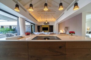Fully equipped kitchen, oven, microwave, refrigerator with ice maker, dishwasher, blender, toaster, filter coffee maker and Nespresso machine, kettle, stove, bar with stools.