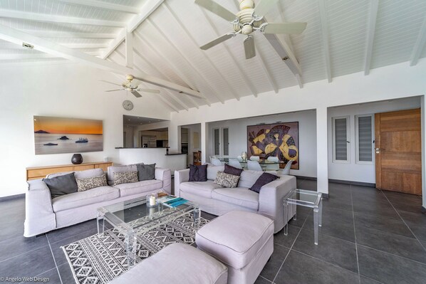 Expansive living area opening onto the terrace. Ceiling fans, HD-TV, Dish Network, Apple TV.