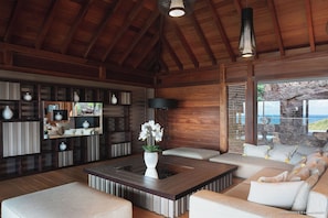 Air conditioning, ceiling fan, HD-TV, Dish network, DVD player, Apple TV. Opens onto the terrace. Ocean view. 