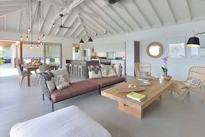 Ceiling fans, HD-TV, Dish network, DVD player, Bose sound system.