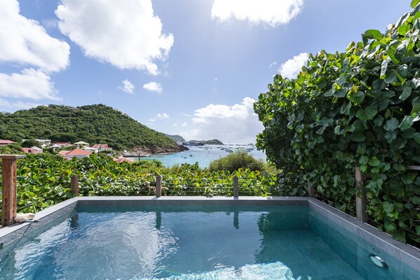 Nice pool, terrace with deck chairs and loungers. Beautiful views over the bay. 