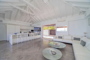 Air conditioning, ceiling fan, HD-TV, Dish network, Apple TV. Opens onto the terrace. Ocean view. 