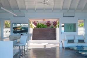 Air conditioning, ceiling fan, HD-TV, Dish network, Apple TV. Opens onto the terrace. Ocean view. 