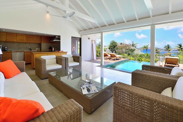 Ceiling fan, HD-TV, Dish network, Apple TV. Opens onto the terrace. Ocean view.