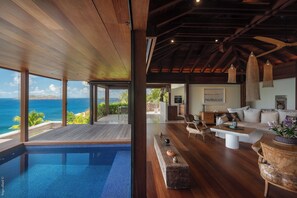 Beautiful balinese style living room, ceiling fans, wifi. 