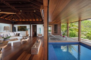 Beautiful balinese style living room, ceiling fans, wifi. 