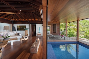 Beautiful balinese style living room, ceiling fans, wifi.