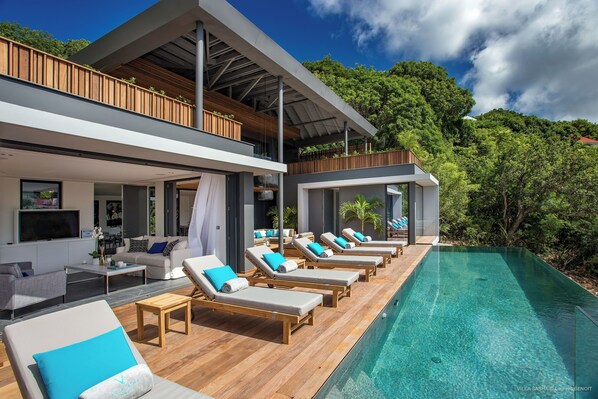 Heated pool, outdoor lounge areas, sun loungers. Gas barbecue. 