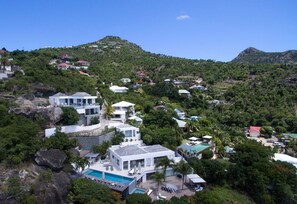 Aerial views of the villa and its sister villa AVENSTAR.