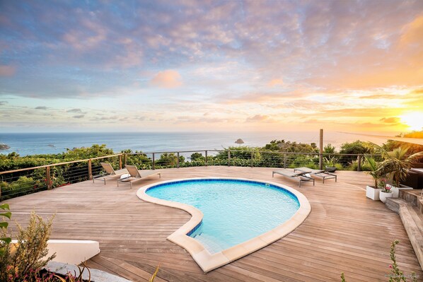Breathtaking sunset views over the ocean. 