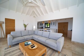 Ceiling fan, HD-TV with Dish Network, Canal Satellite, Apple TV. Dining table for 6 people on the covered terrace facing the views.