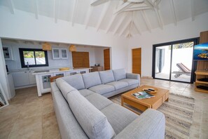 Ceiling fan, HD-TV with Dish Network, Canal Satellite, Apple TV. Dining table for 6 people on the covered terrace facing the views. 
