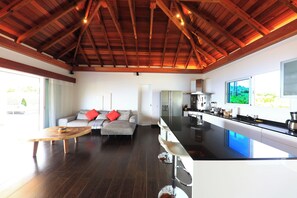 Air conditioning, ceiling fan, HD-TV, Dish network, DVD player. Opens onto the terrace.