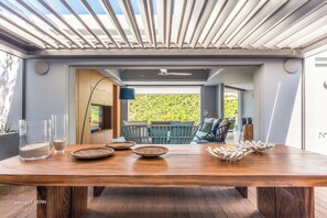 Fully equipped with bar, electric oven, gas stove, dishwasher, fridge and freezer, ice machine, microwave, toaster, filter coffee maker, and espresso coffee machine, blender, electric fruit press. Outside dining table on the terrace facing the view. Anoth
