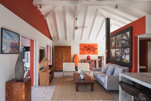 Comfortable and beautifully decorated living with a desk area, opening onto the covered terrace. HD-TV, Dish Network, Apple TV. 