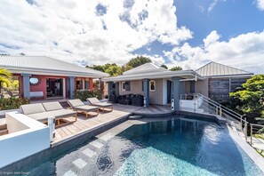 Nice heated pool (7 x 5 m), several deck chairs, lounge area on the covered terrace. 