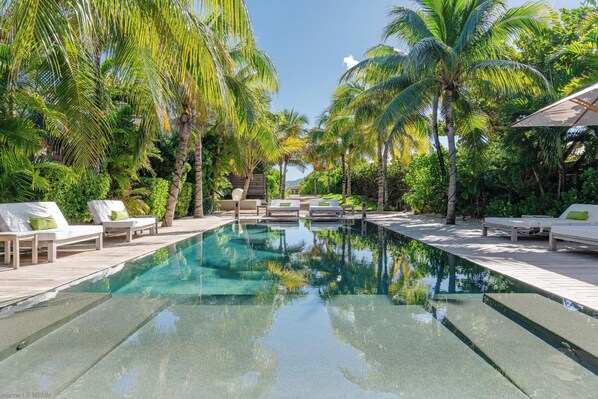 Nice heated 5 x 18 m pool, expansive terrace with loungers and deck chairs.