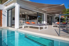 Heated swimming pool, large shaded but bright terrace with chairs and deckchairs. Gas barbecue. 