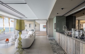 Fully equipped. Electric oven, gas stove, microwave, refrigerator, mixer, centrifuge, freezer, dishwasher, Nespresso machine, blender, kettle, toaster. Dining table for 8 people on the covered terrace.