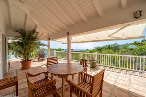 Fully equipped, air conditioning, ceiling fan, fridge and freezer with ice machine, gas cooker, oven, dishwasher, microwave, coffee machine, blender, electric kettle, toaster. Indoor dining table, outdoor dining area on the terrace. 