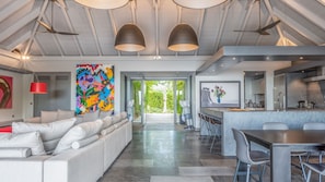 Expansive living area opening onto the terrace. HD-TV, Dish Network, Apple TV, ceiling fans.