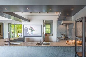 Fully equipped kitchen. Electric oven, gas stove, microwave, refrigerator, mixer, centrifuge, freezer, dishwasher, Nespresso machine, blender, kettle, toaster, breakfast bar with stools. Large dining table for 10 guests in the great room. 